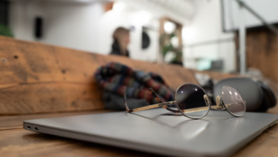How to Choose Stylish and Affordable Eyeglasses Online