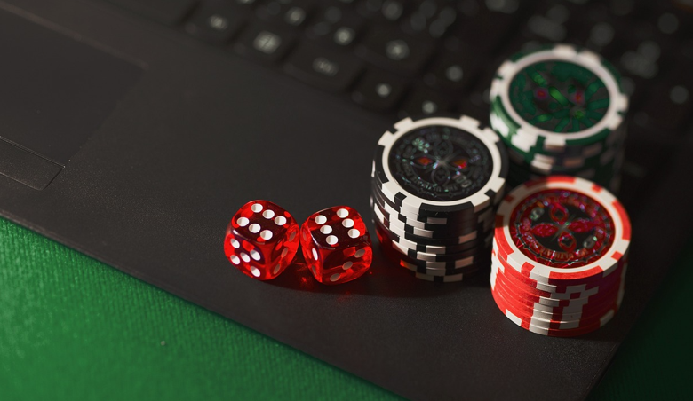 Jocurile de cazinou cu dealer live – ruletă transmisă în timp real, blackjack cu croupier uman, baccarat din studio – sunt interzise la nivel federal pentru toți operatorii cu licență GGL. Aceasta este una dintre cele mai dure restricții din Europa occidentală în materie de jocuri online.